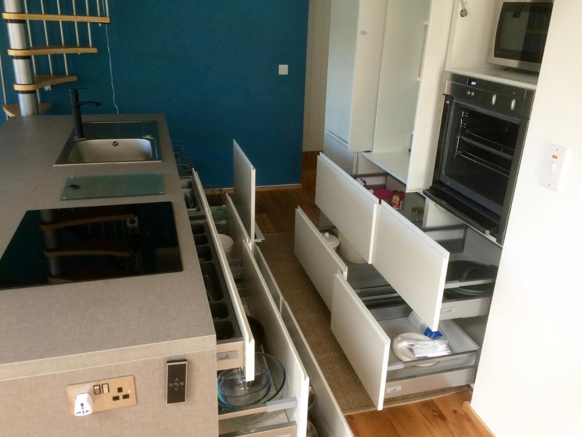 Spacious Contemporary Type Apartment. Appartement *